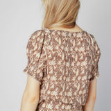 Blusa Sedna de la marca O-2025-605, blusa de manga larga en color azul con detalles elegantes y estilo moderno.