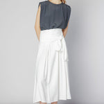 Blusa Agama de la marca V-2025-633, blusa de manga larga con diseño moderno y detalles elegantes, vista frontal.