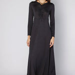 Vestido Lyla negro de la marca O-2025-701, vestido elegante con corte ajustado y detalles en el diseño.