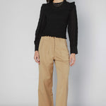 Pantalón Munine de la marca O-2025-810, pantalones casuales en color neutro, con diseño cómodo y moderno.