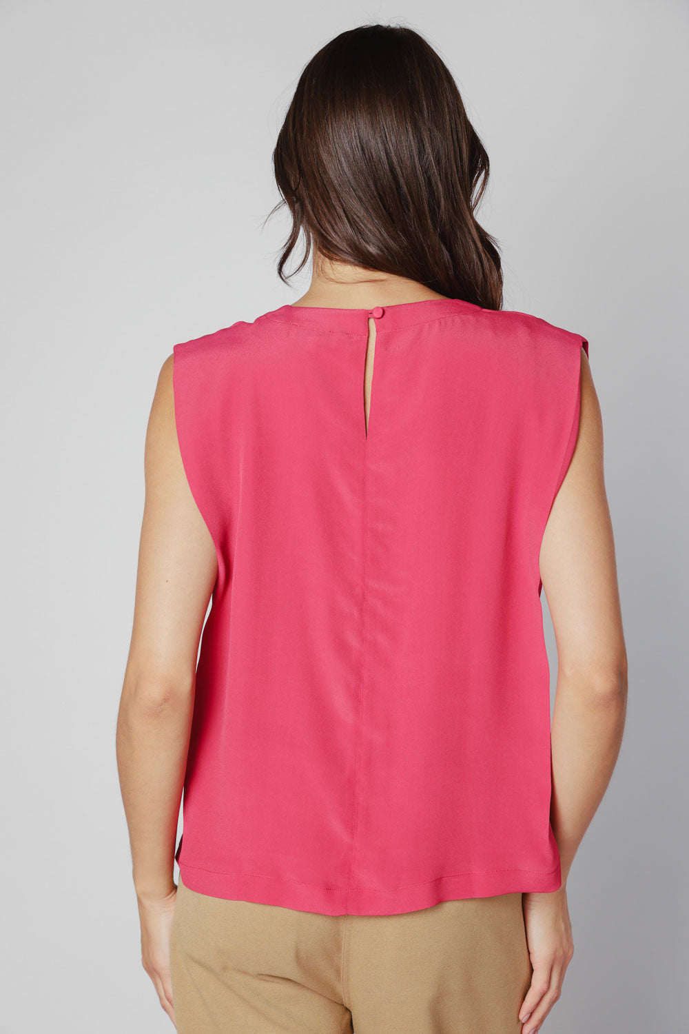 Blusa Agama de la marca V-2025-633 en color azul, con diseño de manga larga y cuello redondo, sobre fondo blanco.