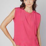 Blusa Agama de la marca V-2025-633, con diseño moderno y detalles delicados, en color y estilo visible en la imagen.