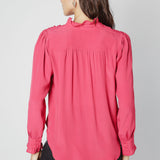 Blusa Somi de la marca O-2025-614, color beige, con cuello redondo y manga larga, sobre fondo blanco.