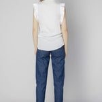 Blusa Asura de la marca O-2025-615, blusa de manga larga en color azul con detalles elegantes y cuello redondo.