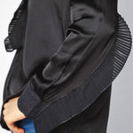 Blusa Nienke de la marca O-2025-601 en color neutro, con diseño elegante y corte cómodo, mostrando el tejido y detalles del cuello.