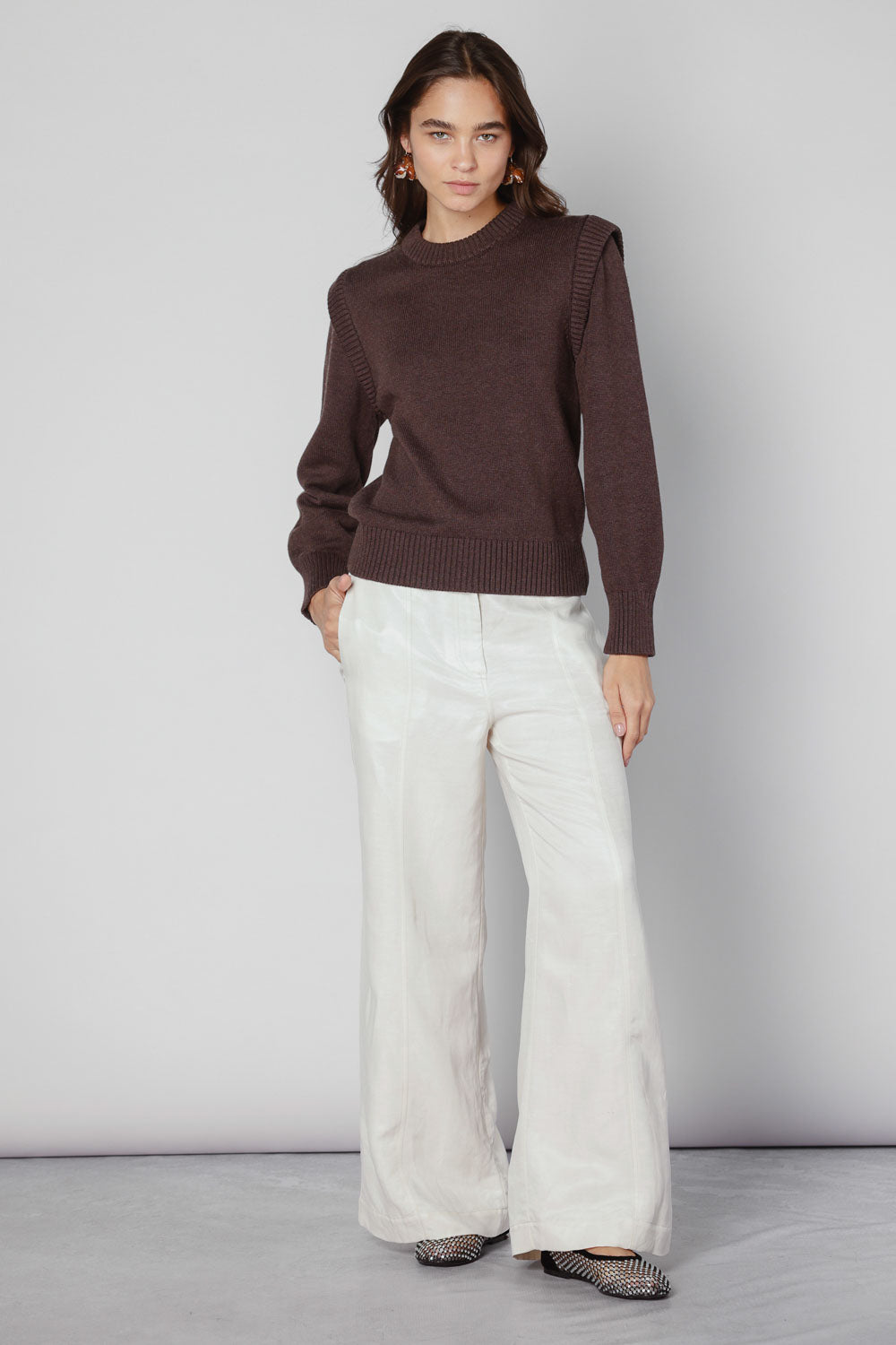Suéter de tejidos color malva de la marca I-2025-03, con diseño cómodo y suave para uso casual.