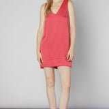 Vestido Kaya de la marca V-2025-731 en color negro, con diseño elegante y detalles en la parte superior, ideal para ocasiones especiales.
