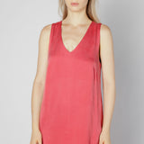 Vestido Kaya de la marca V-2025-731, vestido elegante con diseño moderno, en color y estilo visible en la imagen.