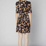 Vestido Liefde de la marca V-2025-738, con diseño elegante y detalles modernos, en color y estilo visible en la imagen.