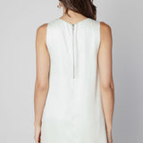 Vestido Kaya de la marca V-2025-731, vestido elegante con diseño moderno y detalles en la parte superior en la imagen.