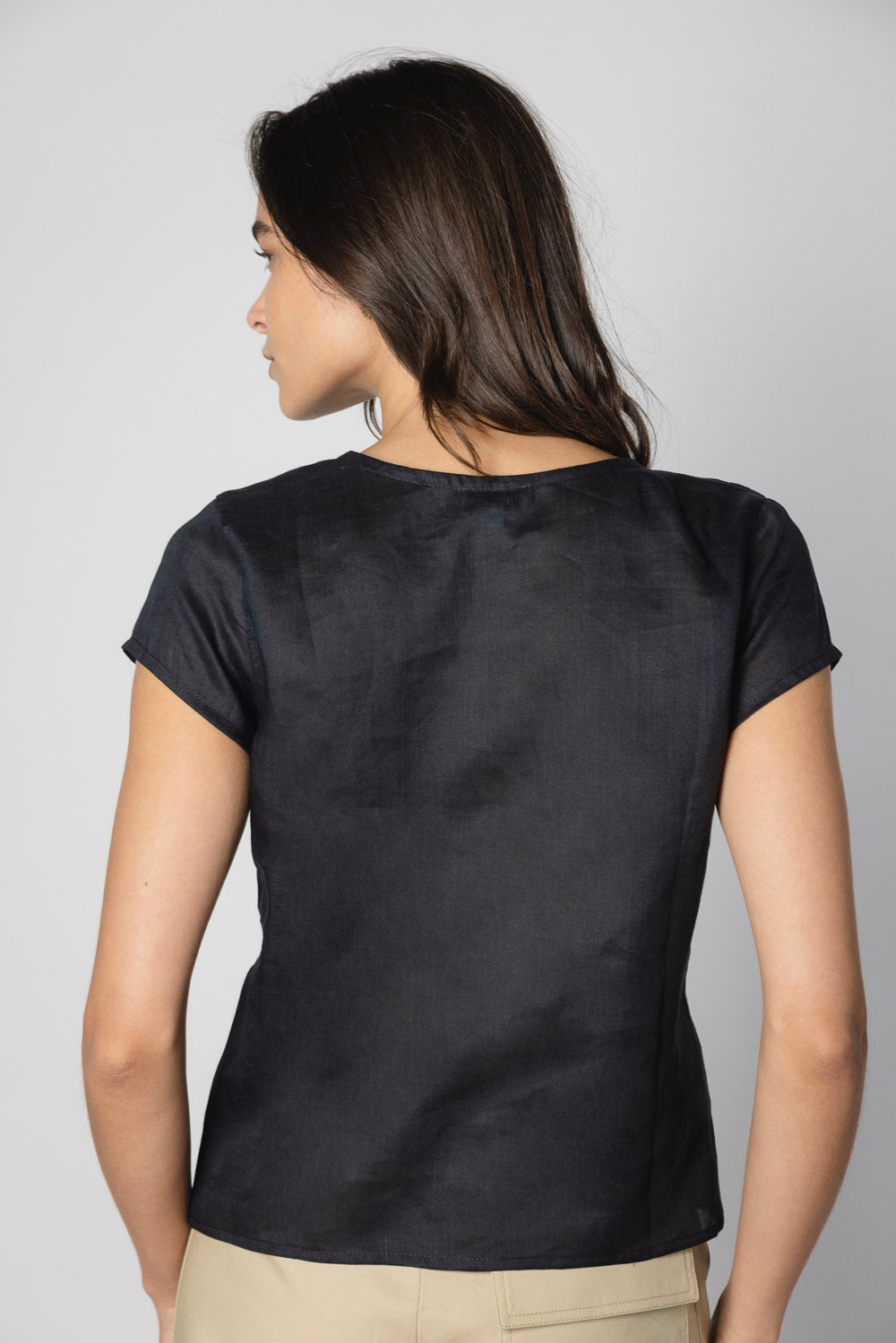 Blusa Alayse de la marca O-2025-620, con diseño elegante y tejido suave, visible en la imagen.