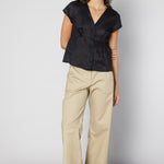 Blusa Alayse de la marca O-2025-620 en color azul, con diseño de manga larga y cuello redondo, imagen de frente.