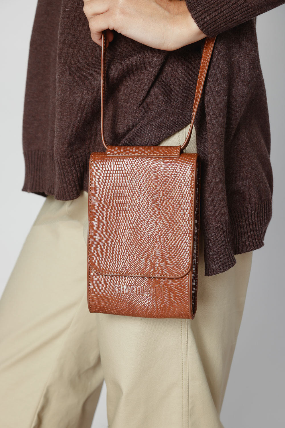 PORTACELULAR CAMILLE CARAMEL CROCO