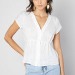 Blusa Alayse de la marca O-2025-620, con diseño elegante y tejido suave, mostrada en la imagen.