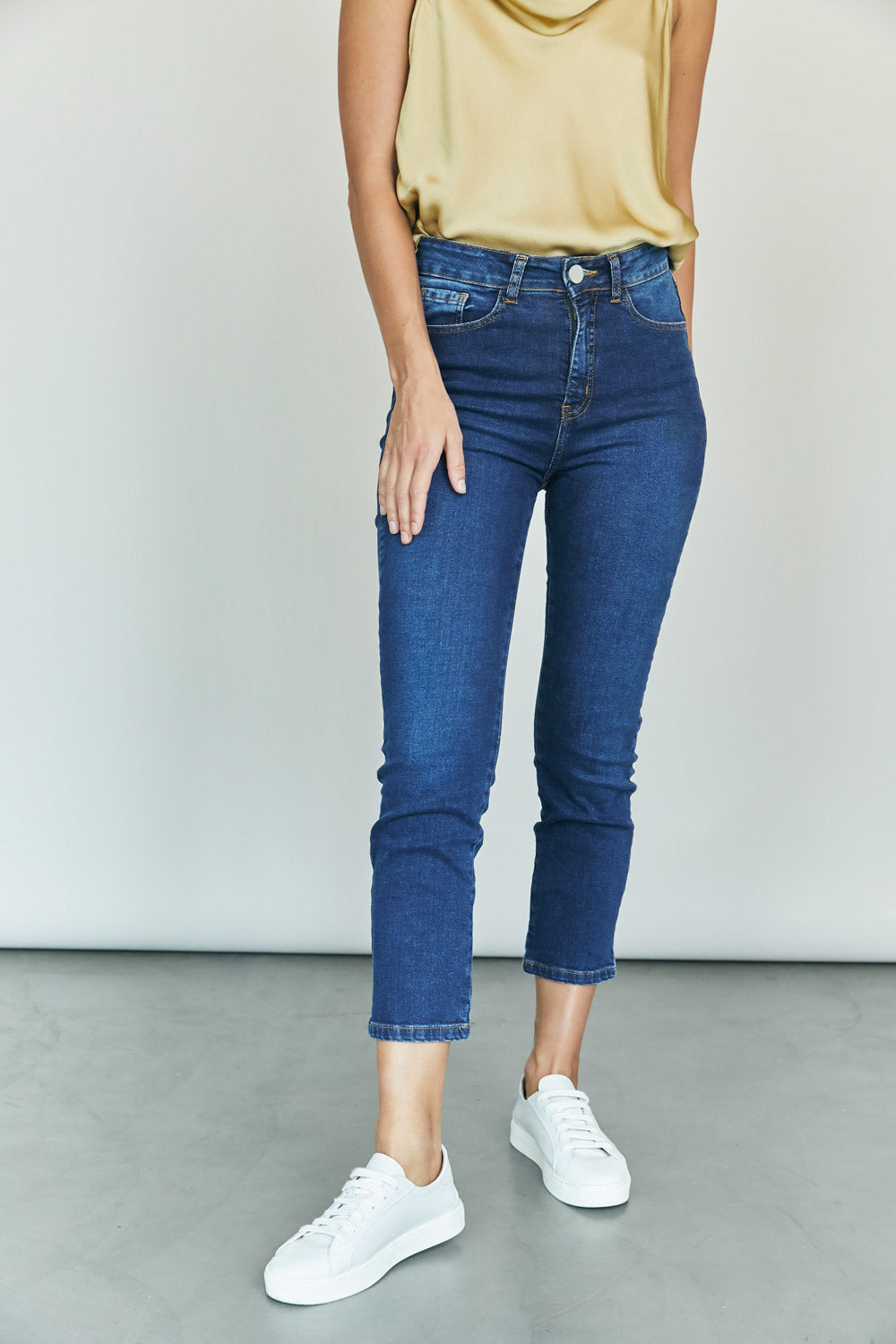 LENI HIGH RISE STRAIGHT CROP